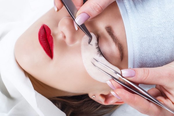 Formation extension de cils : maîtrisez le cil à cil et volume russe