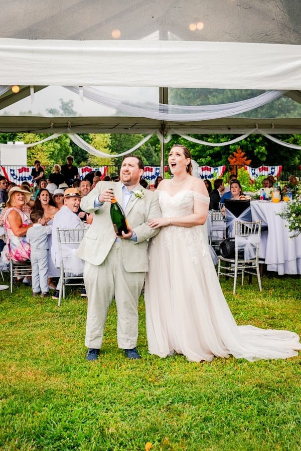 Quel type de manches est idéal pour affiner les bras sur une robe de cocktail?