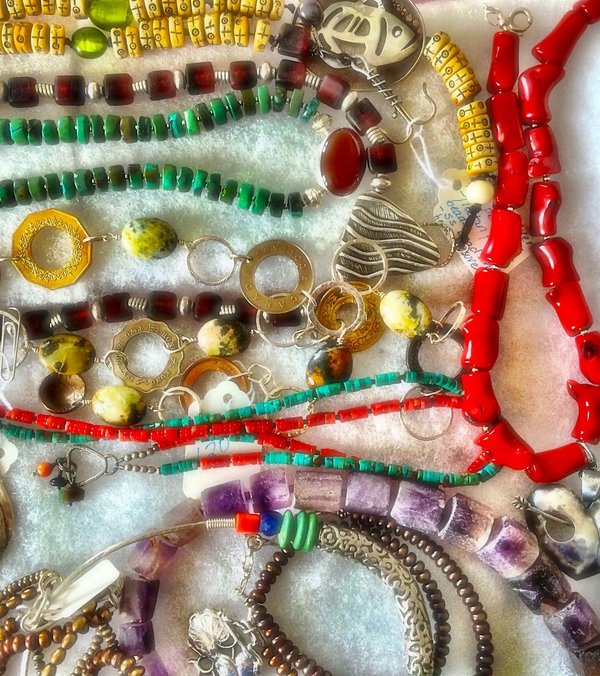 Comment choisir des bijoux en fonction de son style personnel?